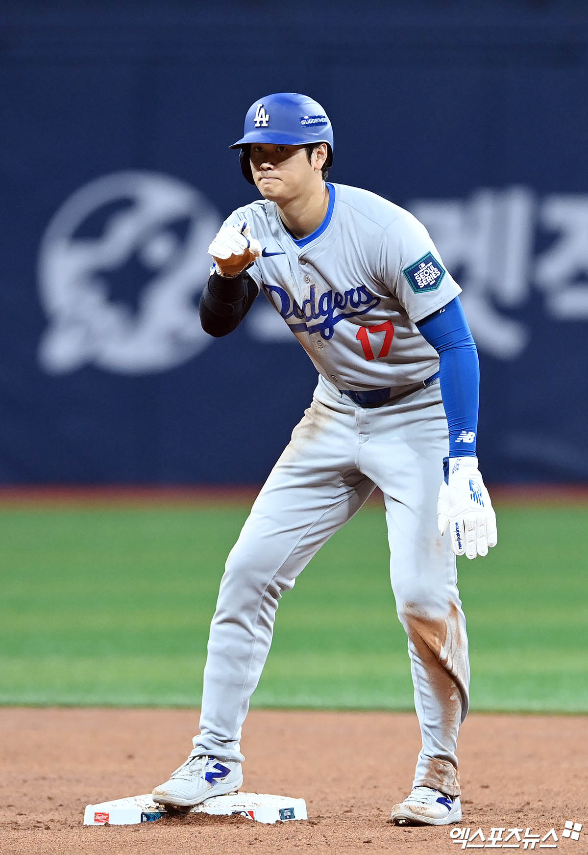 20일 오후 서울 구로구 고척스카이돔에서 열리는 '메이저리그(MLB) 월드투어 서울시리즈 2024' LA 다저스와 샌디에이고 파드리스의 개막전 경기, 3회초 2사 LA 프리먼 타석 때 1루주자 오타니가 2루 도루에 성공하고 있다. 엑스포츠뉴스 DB