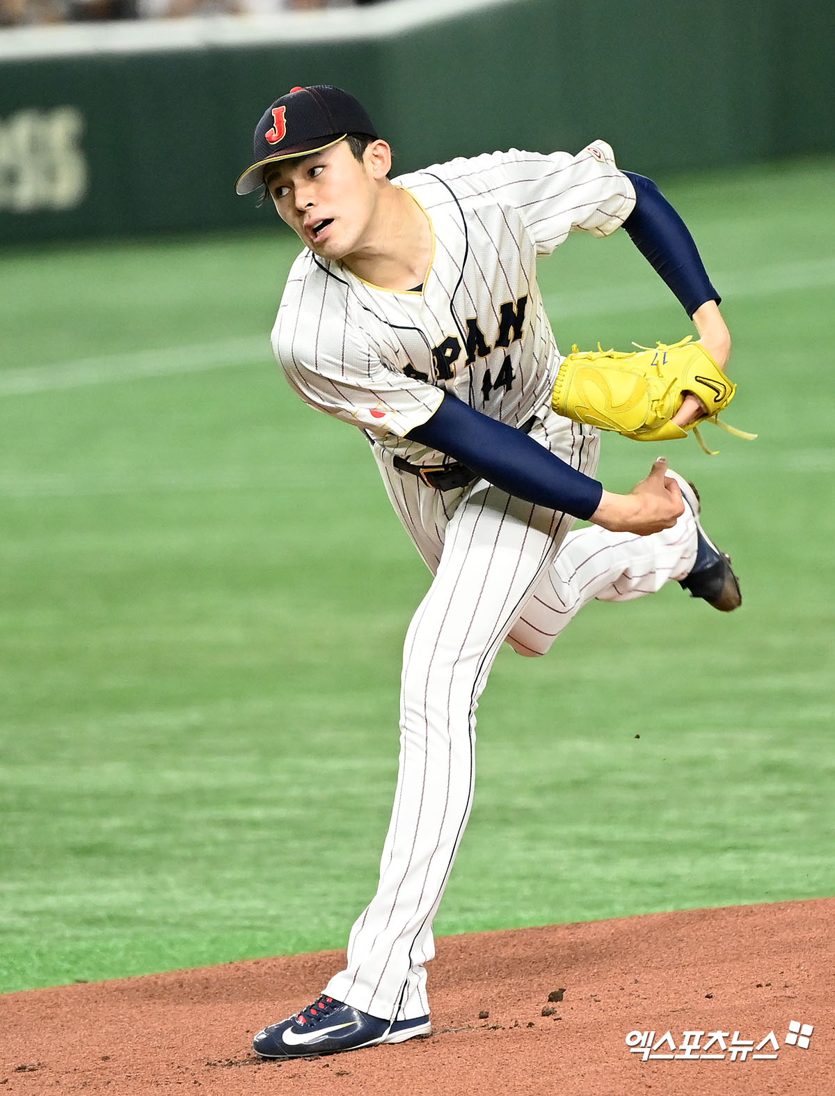 11일 오후 일본 도쿄돔에서 열린 2023 월드베이스볼클래식(WBC) B조 체코와 일본의 경기, 1회초 일본 사사키가 공을 힘차게 던지고 있다. 엑스포츠뉴스 DB