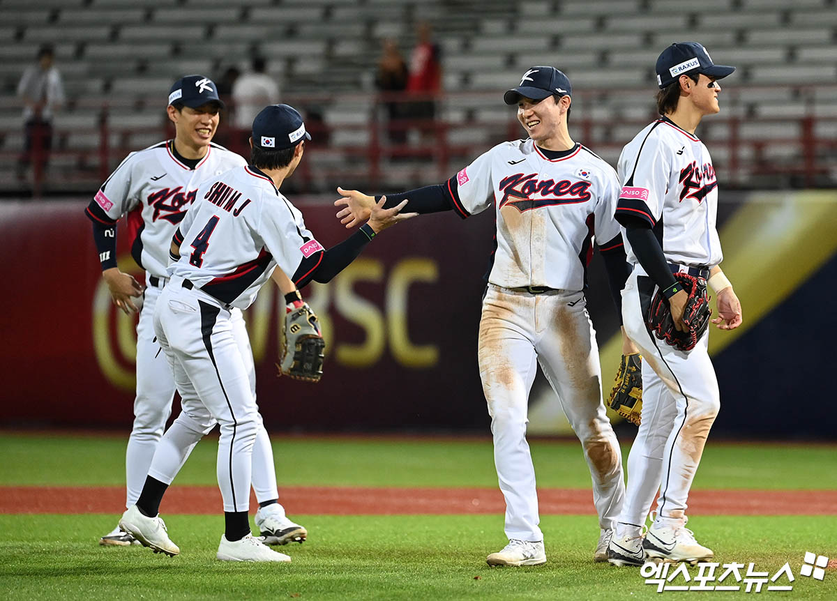 대표팀은 14일 대만 타이베이 톈무야구장에서 열린 '2024 세계야구소프트볼연맹(WBSC) 프리미어12' 조별리그 B조 두 번째 경기 쿠바전에서 8-4로 승리했다. 이날 승리로 팀은 대회 첫 번째 승리를 챙겼다. 타이베이(대만), 박지영 기자