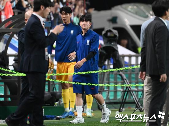 영국 매체 풋볼런던이 14일(한국시각) 토트넘이 1월 합류 예정이었던 양민혁을 공식 이적 일정보다 앞서 12월에 합류시킬 예정이라고 전했다. 양민혁의 어시스트를 손흥민이 골로 연결하는 모습을 토트넘 공식전에서 더 빨리 볼 가능성도 커지게 됐다. 물론 양민혁은 윌손 오도베르, 마이키 무어, 브레넌 존슨, 티모 베르너 등과의 경쟁에서 이겨야 출전시간을 확보할 수 있다. 엑스포츠뉴스DB