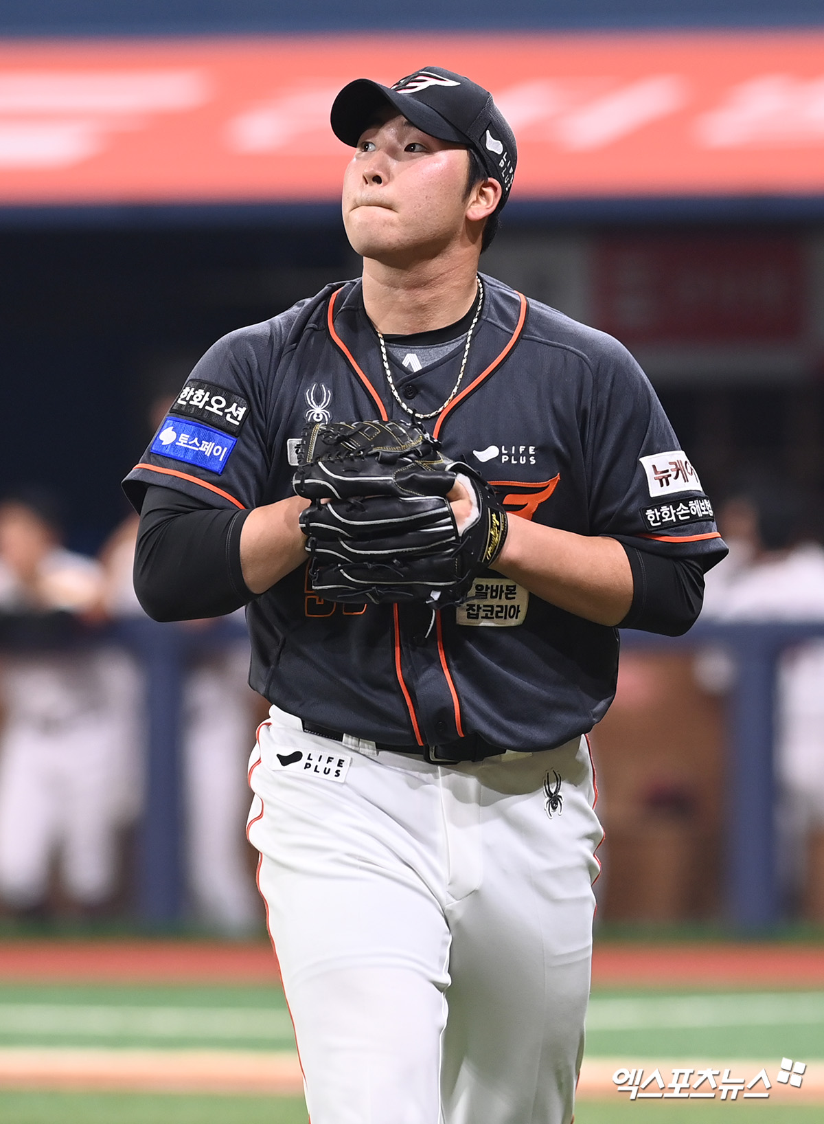 Minwoo Kim is coming down the mound after finishing the inning with no runs in the bottom of the 6th inning in the '2024 Shinhan SOL Bank KBO League' game between Hanwha Eagles and Kiwoom Heroes held at Gocheok Sky Dome in Guro-gu, Seoul on the afternoon of the 7th. Xports News DB