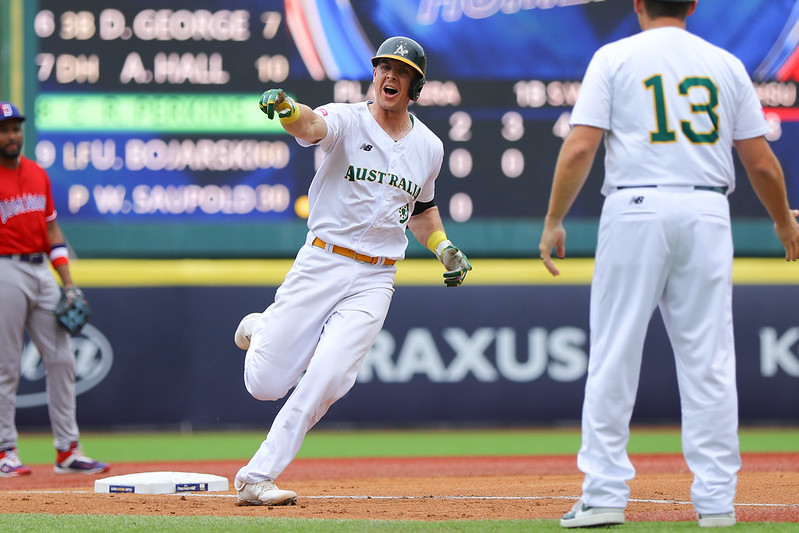 15일 대만 타이베이 톈무야구장에서 열린 2024 세계야구소프트볼연맹(WBSC) 프리미어12 조별리그 B조 도미니카공화국과 호주의 경기, 호주가 5:0으로 승리하면서 대회 첫 승을 신고했다. 8번타자 겸 포수로 선발 출전한 로비 퍼킨스는 홈런 1개를 포함해 홀로 4타점을 책임졌다. WBSC