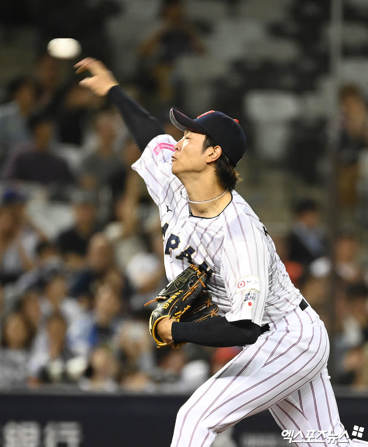 15일 오후 대만 타이베이돔에서 열린 '2024 WBSC(세계야구소프트볼연맹) 프리미어12' B조 조별리그 3차전 대한민국과 일본의 경기, 1회초 일본 선발투수 타카하시가 역투하고 있다. 타이베이(대만), 박지영 기자