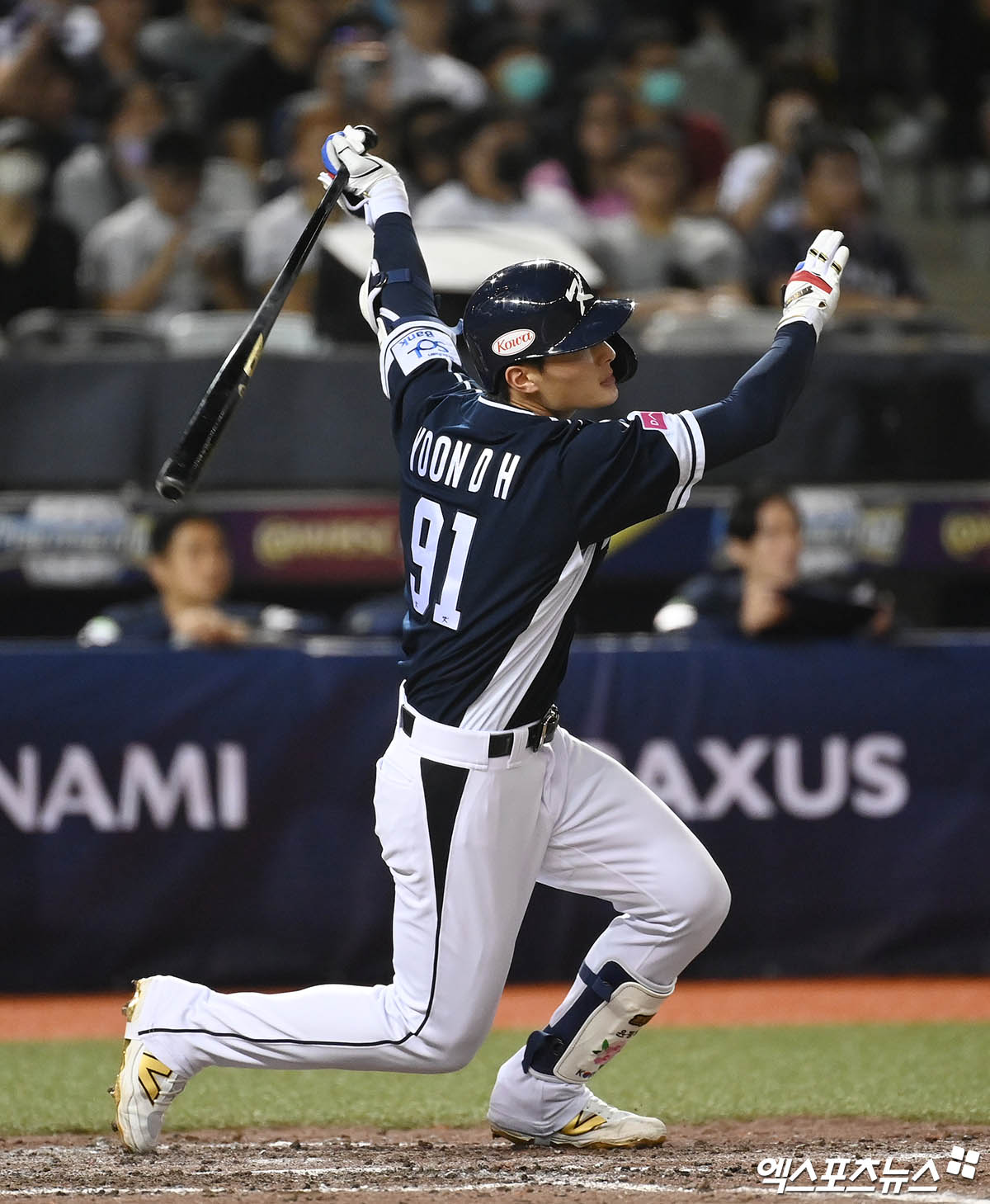 15일 오후 대만 타이베이돔에서 열린 '2024 WBSC(세계야구소프트볼연맹) 프리미어12' B조 조별리그 3차전 대한민국과 일본의 경기, 5회초 2사 3루 한국 나승엽 타석 때 대타로 나선 윤동희가 1타점 적시 2루타를 때려내고 있다. 타이베이(대만), 박지영 기자