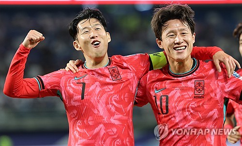 이번 2026 북중미 월드컵 예선에서 홍명보 감독의 교체 카드가 적중하고 있다. 3차예선에서 넣은 11골 중 4골이 교체 투입된 선수로부터 나왔다. 교체 선수의 득점 비중이 36%나 된다. 특히 4골 중 3골은 교체카드 사용 후 15분 안에 나왔다. 그만큼 홍 감독이 경기 당일 선수 개개인의 컨디션과 투입 시점을 잘 파악하고 있다는 뜻이다. 연합뉴스