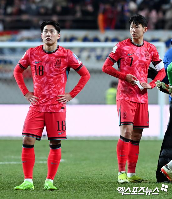 영국 매체 팀토크가 16일(한국시간) 손흥민이 토트넘의 유럽축구연맹(UEFA) 챔피언스리그 진출 실패 시 매각 대상이 되며 PSG가 관심을 보이고 있다고 보도했다. 엑스포츠뉴스DB