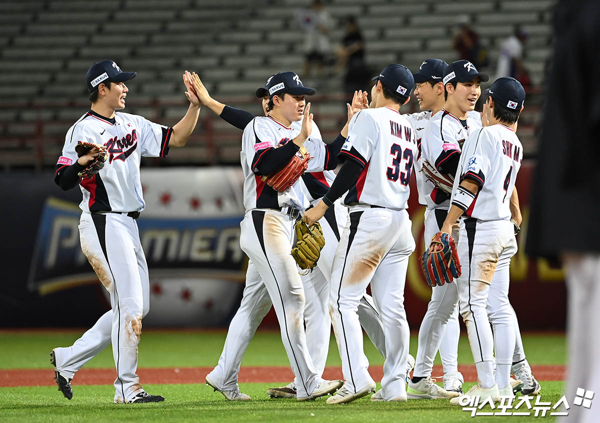 대표팀은 16일 대만 타이베이 톈무야구장에서 열린 '2024 세계야구소프트볼연맹(WBSC) 프리미어12' 조별리그 B조 네 번째 경기 도미니카공화국전에서 9-6으로 승리했다. 이날 승리로 대표팀은 조별리그 2승 2패를 기록했다. 6점 차로 끌려갔던 경기를 뒤집으며 분위기 반전에 성공했다. 타이베이(대만), 박지영 기자