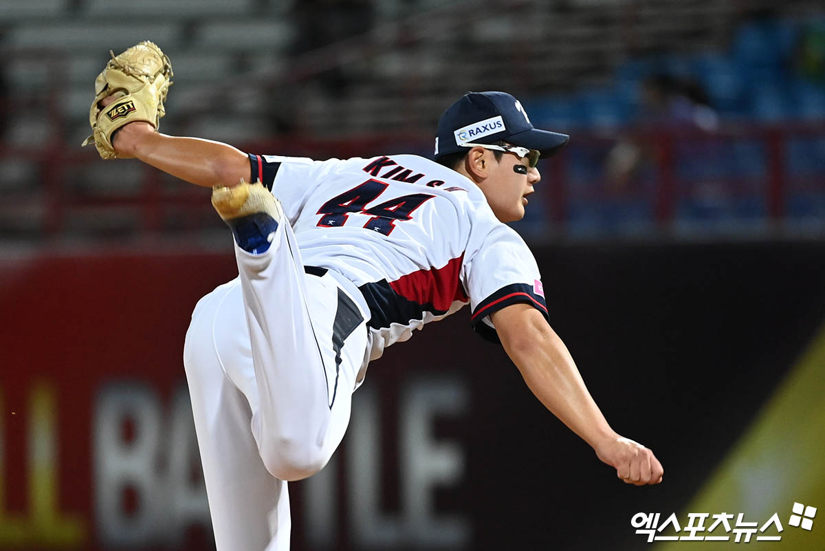 16일 오후 대만 타이베이 톈무야구장에서 열린 '2024 WBSC(세계야구소프트볼연맹) 프리미어12' B조 조별리그 4차전 대한민국과 도미니카공화국의 경기, 7회초 김서현이 역투하고 있다. 타이베이(대만), 박지영 기자