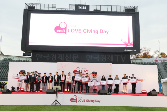 LG 트윈스가 16일 서울 잠실야구장에서 2024 러브기빙데이 행사를 성공적으로 마쳤다. LG 트윈스