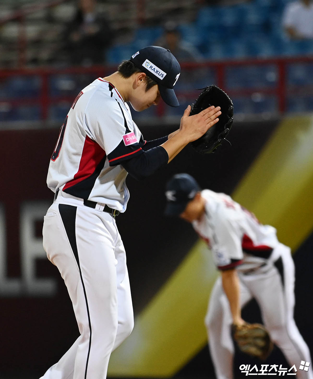 대표팀 투수 박영현은 16일 대만 타이베이 톈무야구장에서 열린 '2024 세계야구소프트볼연맹(WBSC) 프리미어12' 조별리그 B조 네 번째 경기 도미니카공화국전에서 구원 등판했다. 1⅔이닝 무실점으로 상대 타선을 봉쇄하며 승리 투수가 됐다. 타이베이(대만), 박지영 기자 