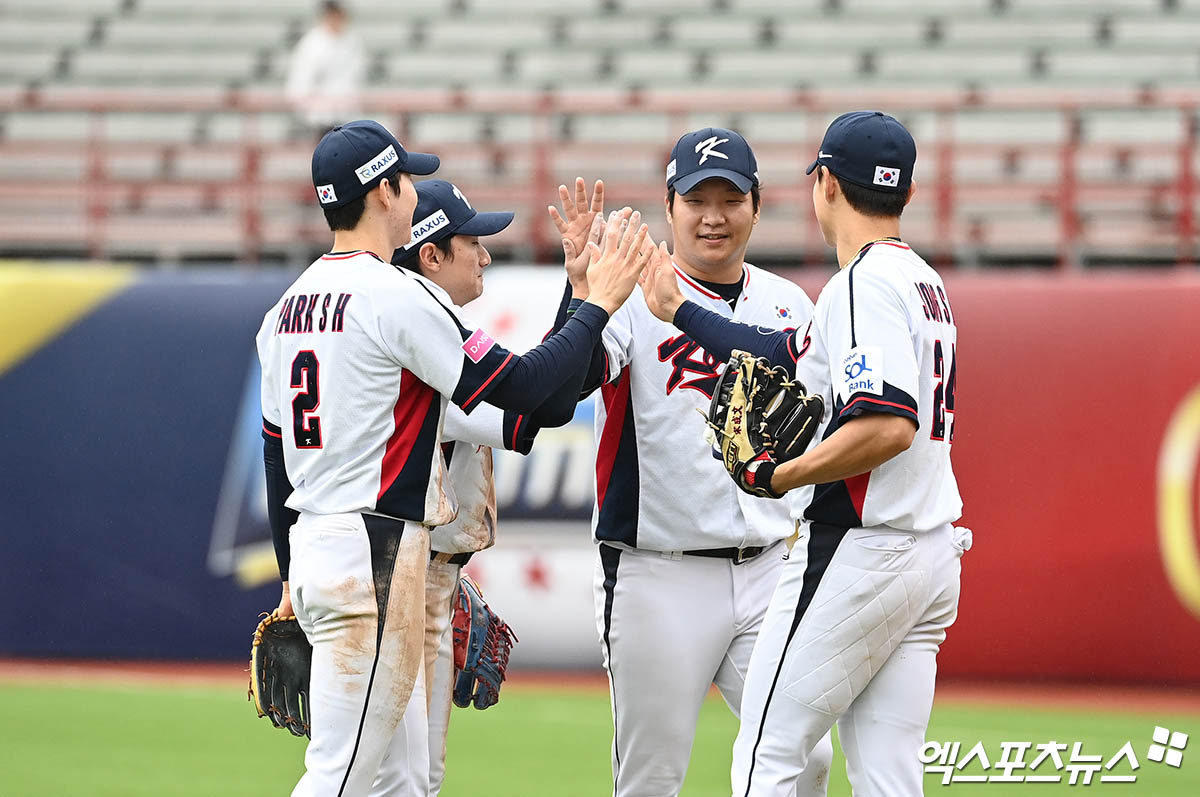 대표팀은 18일 대만 타이베이 톈무야구장에서 열린 '2024 세계야구소프트볼연맹(WBSC) 프리미어12' 조별리그 B조 마지막 맞대결 호주전에서 5-2로 승리했다. 이날 승리로 대표팀은 B조 3위를 확정하며 유종의 미를 거뒀다. 타이베이(대만), 박지영 기자