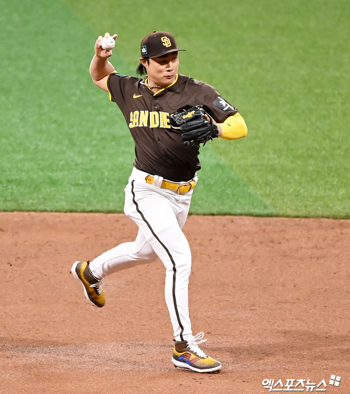 미국 메이저리그 공식 홈페이지 MLB닷컴이 스토브리그에서 FA 계약을 기다리고 있는 선수들 중 김하성의 가치를 높게 평가했다. 사진 엑스포츠뉴스 DB