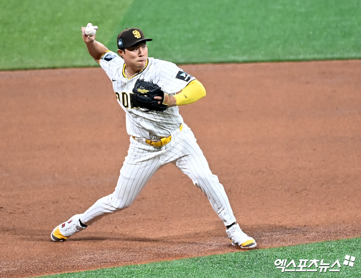 미국 메이저리그 공식 홈페이지 MLB닷컴이 스토브리그에서 FA 계약을 기다리고 있는 선수들 중 김하성의 가치를 높게 평가했다. 사진 엑스포츠뉴스 DB