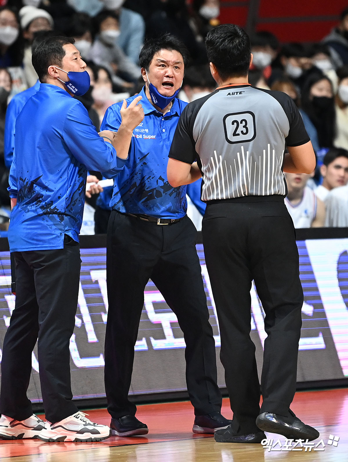 31일 오후 경기도 고양실내체육관에서 열린 ‘2022-2023 SKT 에이닷 프로농구’ 고양 캐롯과 대구 한국가스공사의 경기, 한국가스공사 유도훈 감독이 판정에 항의를 하고 있다. 엑스포츠뉴스DB