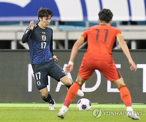 일본은 19일(한국시간) 중국 샤먼에 위치한 샤먼 백로 스타디움에서 열린 중국과의 2026 국제축구연맹(FIFA) 북중미 월드컵 아시아 지역 3차예선 C조 6차전에서 3-1 승리를 거뒀다. 이날 승리로 일본은 C조 선두 자리를 공고히 했지만 중국은 C조 5위로 추락하면서 월드컵 본선 진출 가능성이 안갯속에 빠졌다. 연합뉴스