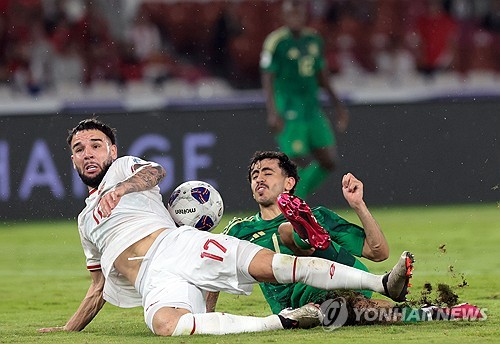 '신태용 매직'이다. 신태용 감독이 중동의 강호 사우디아라비아를 홈에서 꺾고 동남아시아 축구 새 역사를 써내려갔다. 인도네시아 현지 보도에 따르면 아세안축구연맹(AFF) 소속 국가들 중 사우디아라비아를 상대로 승리를 거둔 건 2024년의 인도네시아가 최초다. 동남아시아 축구 역사에 새로운 기록이 탄생한 것이다. 인도네시아는 이날 승리로 2026 북중미 월드컵 진출에 대한 희망을 살렸다. 사진 연합뉴스