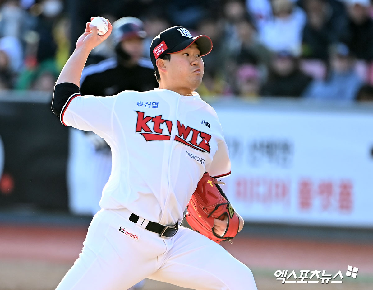 11일 오후 수원KT위즈파크에서 열린 '2023 신한은행 SOL KBO 포스트시즌' LG 트윈스와 KT 위즈의 한국시리즈 4차전 경기, 7회초 무사 1루 KT 김영현이 공을 힘차게 던지고 있다. 엑스포츠뉴스 DB