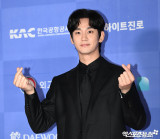 김수현, 싱가포르 도착 이틀 만에…음식 투어 만족 [엑's 현장]