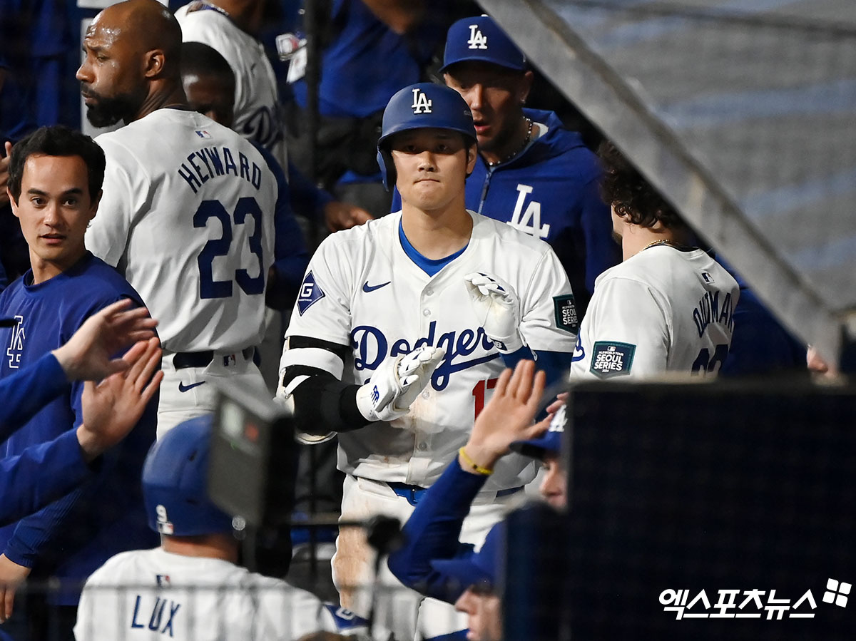 LA 다저스 오타니 쇼헤이가 전미야구기자협회(BBWAA)의 2024 메이저리그 내셔널리그(NL) MVP 투표에서 투표인단 30명으로부터 1위표 30장을 모두 쓸어담으면서 만장일치 MVP를 수상했다. 역대 첫 지명타자 MVP 수상, 역대 두 번째 양대리그 MVP라는 기록을 썼으며, 메이저리그 역사상 '만장일치 MVP 3회' 수상은 올해 오타니가 처음이다. 엑스포츠뉴스 DB