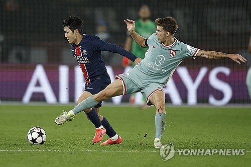 PSG는 23일(한국시간) 프랑스 파리에 위치한 파르크 데 프랭스에서 열린 툴루즈와의 2024-2025시즌 리그1 12라운드 홈 맞대결서 3-0 완승을 거뒀다. 한국 국가대표 공격수 이강인은 이날 교체로 출전해 30분 가량을 뛰며 팀 승리에 일조했다. 연합뉴스