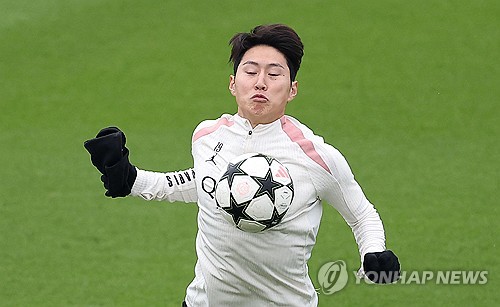 파리 생제르맹(PSG)은 23일(한국시간) 프랑스 파리에 위치한 파르크 데 프랭스에서 열린 툴루즈와의 2024-2025시즌 프랑스 리그1 12라운드 홈경기에서 3-0 완승을 거뒀다. 이날 이강인은 후반전 교체로 나와 약 30분 정도 뛰었음에도 인상적인 플레이를 펼치면서 김민재(바이에른 뮌헨)와의 UEFA 챔피언스리그 맞대결을 기대하게끔 만들었다. 연합뉴스