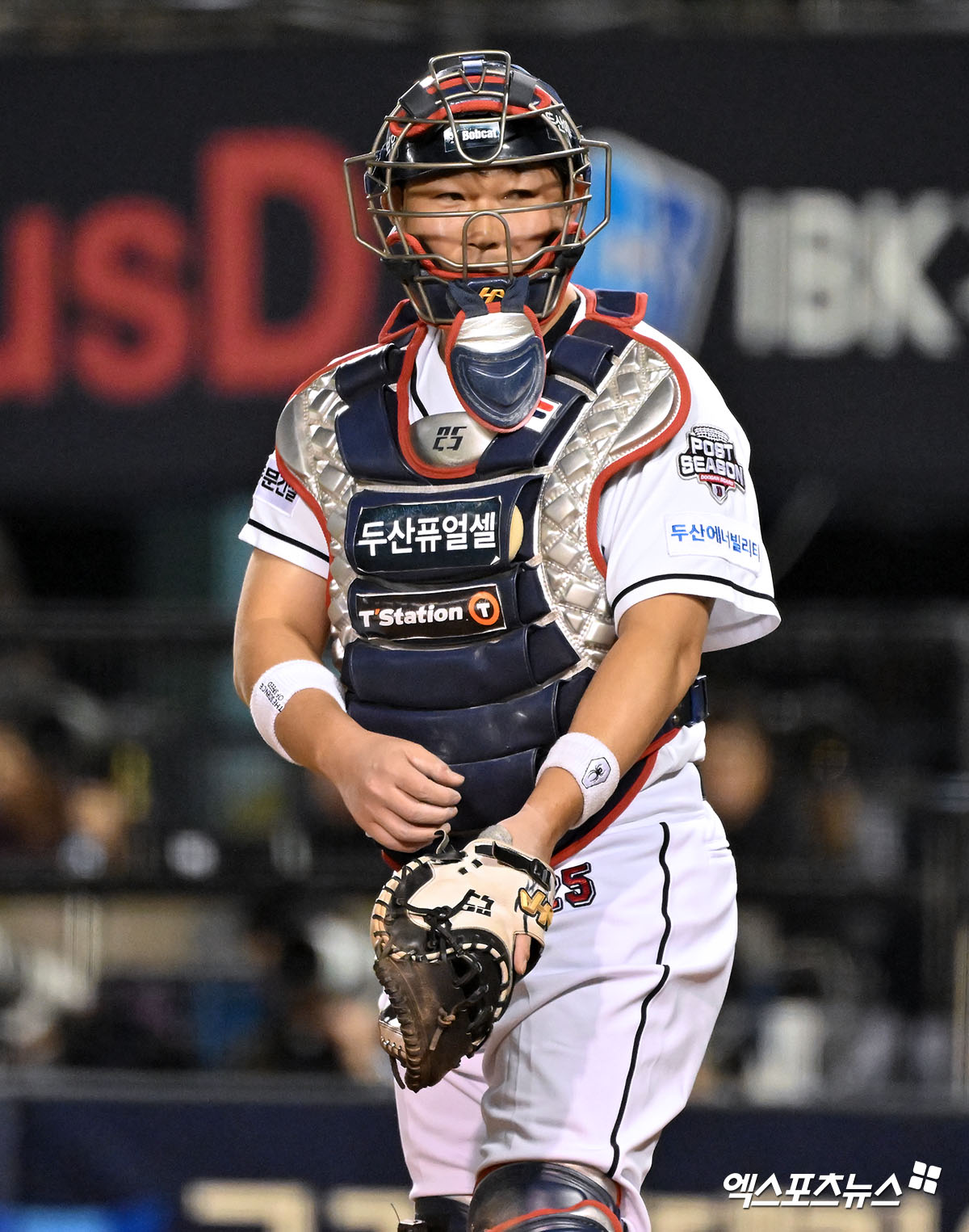 2일 오후 서울 송파구 잠실야구장에서 열린 '2024 신한 SOL Bank KBO 포스트시즌' KT 위즈와 두산 베어스의 와일드카드 결정전 1차전 경기, 8회초 두산 양의지가 교체투입되어 경기에 임하고 있다. 엑스포츠뉴스 DB