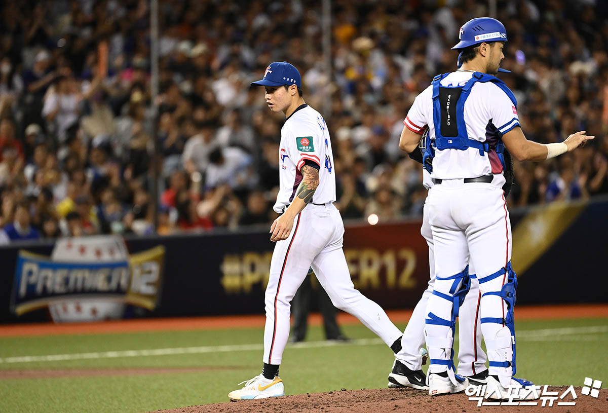 13일 오후 대만 타이베이돔에서 열린 '2024 WBSC(세계야구소프트볼연맹) 프리미어12' B조 조별리그 대한민국과 대만의 경기, 5회초 2사 1루 대만 선발투수 린위민이 마운드를 내려가고 있다. 엑스포츠뉴스 DB