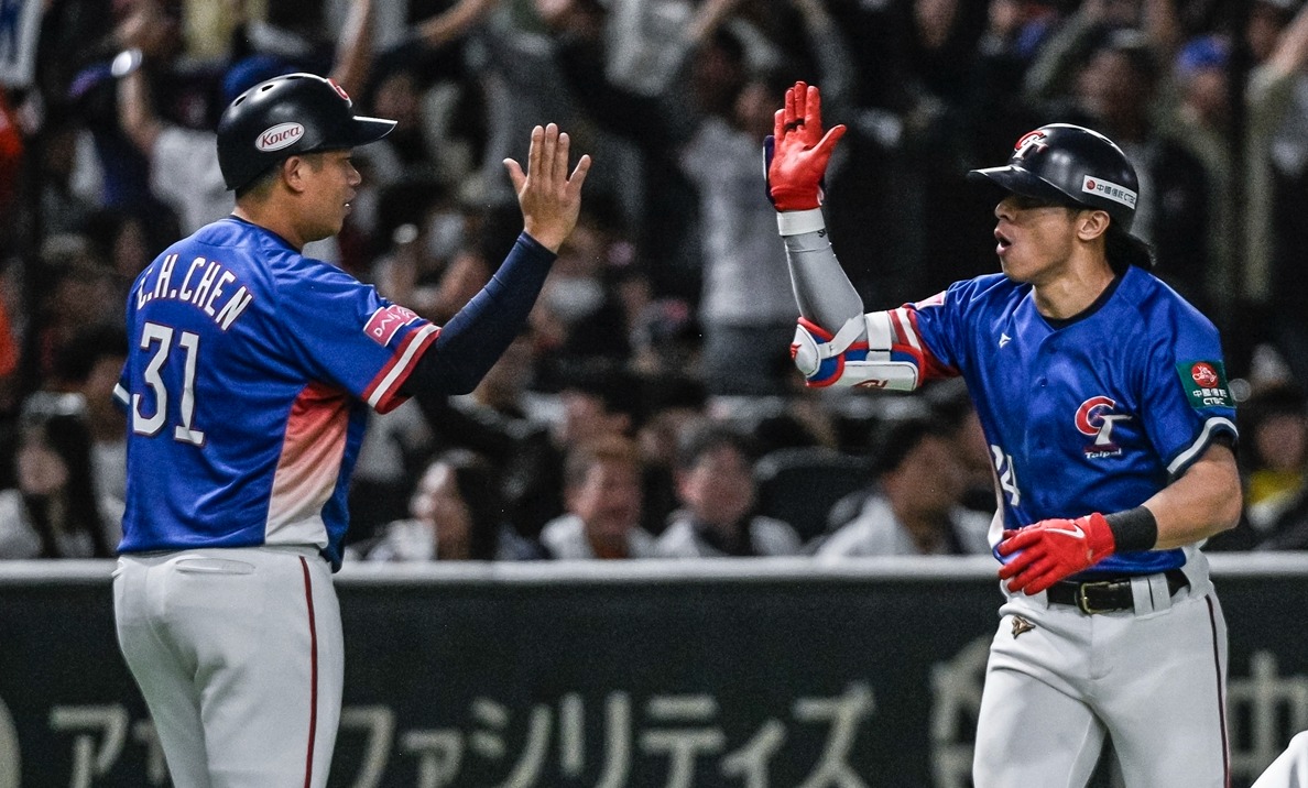 대만 야구대표팀이 24일 일본 도쿄 도쿄돔에서 열린 세계야구소프트볼연맹(WBSC) 2024 프리미어12 결승전에서 국제대회 27연승을 달리던 일본 야구대표팀을 홈런 2방 등에 힘입어 4-0으로 완파하고 사상 첫 우승을 차지했다. 일본은 2015년 한국과 준결승전에서 패한 것처럼 다시 한 번 무너졌다. WBSC 홈페이지 