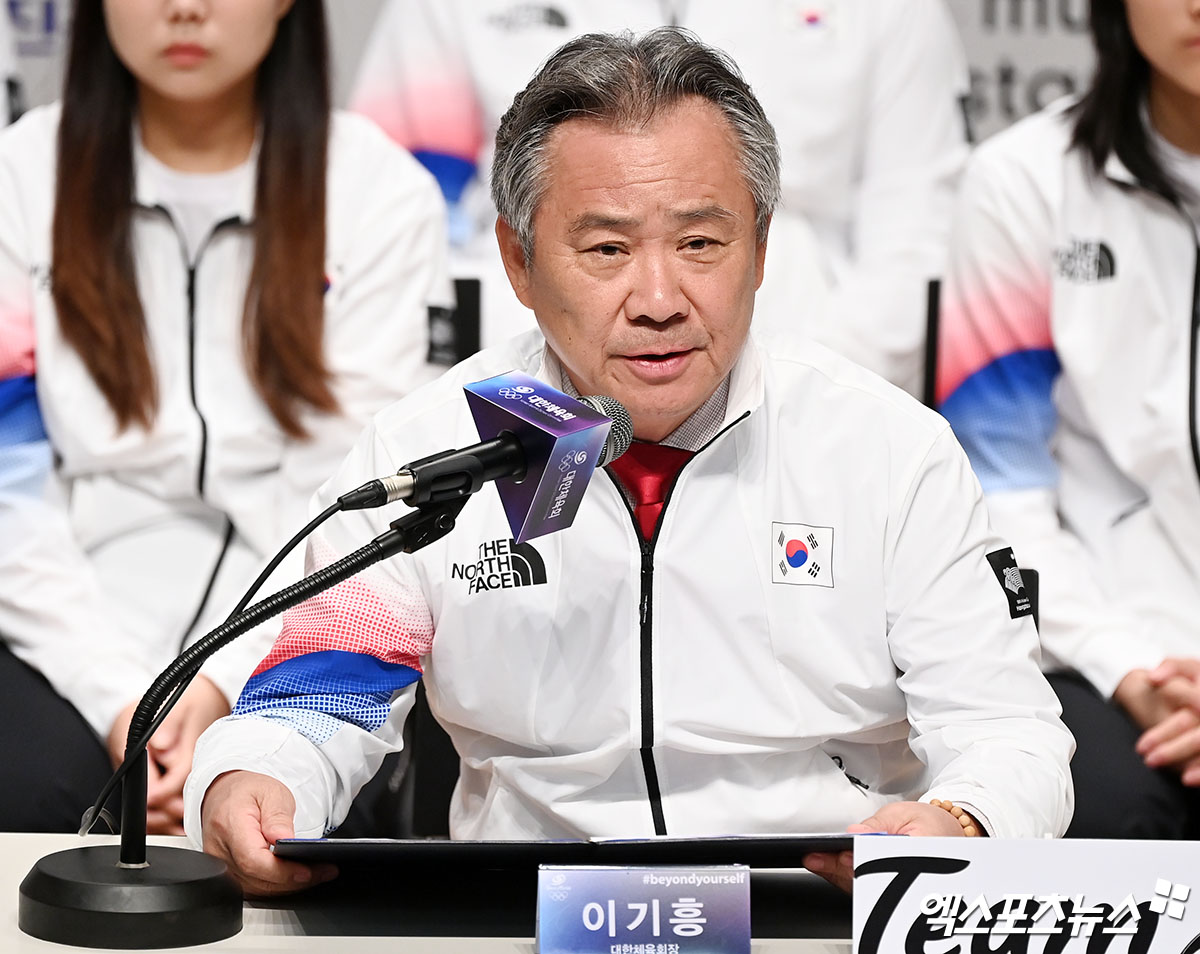 24일 오전 충북 대한체육회 진천국가대표선수촌에서 열린 '2022 항저우아시아경기대회 D-30' 미디어데이에 참석한 이기흥 대한체육회 회장이 인사말을 하고 있다. 엑스포츠뉴스DB