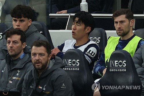 영국 축구 매체 '풋볼 365'는 26일(한국시간) '손흥민이 토트넘과 장기 계약이 아닌 1년 계약 연장을 하려는 계획에 그다지 만족하지 않는 것 같다'라고 보도했다. 연합뉴스