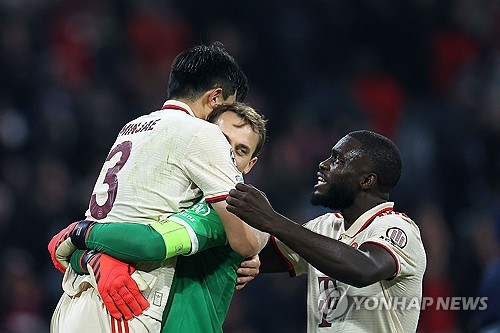 축구통계매체 후스코어드닷컴은 28일(한국시간) 사회관계망서비스(SNS)를 통해 2024-25시즌 유럽축구연맹(UEFA) 챔피언스리그 리그 페이지 5차전 이주의 팀을 발표했다. 이때 파리 생제르맹(PSG)과의 맞대결에서 실점을 허용하지 않고 결승골까지 터트려 1-0 승리를 이끈 김민재(바이에른 뮌헨)가 평점 8.33을 받아 베스트 11에 뽑혔다. 연합뉴스