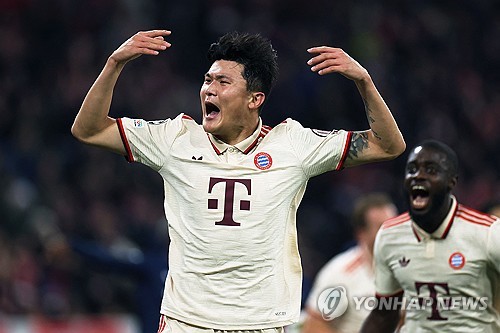 바이에른 뮌헨은 27일(한국시간) 독일 뮌헨의 알리안츠 아레나에서 열린 파리 생제르맹(PSG)과의 2024-2025시즌 유럽축구연맹(UEFA) 챔피언스리그 리그 페이즈 5차전에서 김민재의 결승골로 1-0으로 승리했다. 이날 김민재는 무실점 승리를 이끌었을 뿐만 아니라 결승골을 터트려 UEFA가 선정한 공식 MVP로 뽑혔다. 연합뉴스