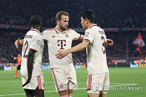 바이에른 뮌헨은 27일(한국시간) 독일 뮌헨의 알리안츠 아레나에서 열린 파리 생제르맹(PSG)과의 2024-2025시즌 유럽축구연맹(UEFA) 챔피언스리그 리그 페이즈 5차전에서 김민재의 결승골로 1-0으로 승리했다. 이날 김민재는 무실점 승리를 이끌었을 뿐만 아니라 결승골을 터트려 UEFA가 선정한 공식 MVP로 뽑혔다. 연합뉴스