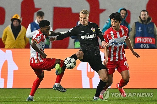 즈베즈다가 28일(한국시간) 세르비아 베오그라드에 있는 스타디온 라이코 미티치에서 열린 슈투트가르트(독일)와의 2024-2025시즌 유럽축구연맹(UEFA) 챔피언스리그 리그 페이즈 5차전에서 5-1로 대승을 거뒀다.   설영우가 오른쪽 풀백으로 선발 출장한 가운데 도움을 기록하면서 즈베즈다의 대승에 기여했다. 즈베즈다는 이날 승리로 리그 페이즈 단계에서 첫 승을 신고했고 31위(1승 4패・승점 3)로 소폭 상승했다. 연합뉴스