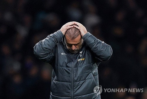 손흥민은 29일 영국 런던의 토트넘 홋스퍼 스타디움에서 끝난 2024-2025 유럽축구연맹(UEFA) 유로파리그 리그 페이즈 5차전 AS로마와의 홈 경기에서 전반 5분 페널티킥을 차 넣어 이번 시즌 4호골을 달성했다. 토트넘은 이날 2-2로 비겼다. 연합뉴스 