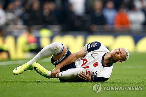 영국 매체 토크스포츠가 지난달 30일(한국시간) 토트넘이 오는 1월 이적시장에 울버햄프턴 공격수 마테우스 쿠냐 영입을 원하고 있다고 전했다. 연합뉴스