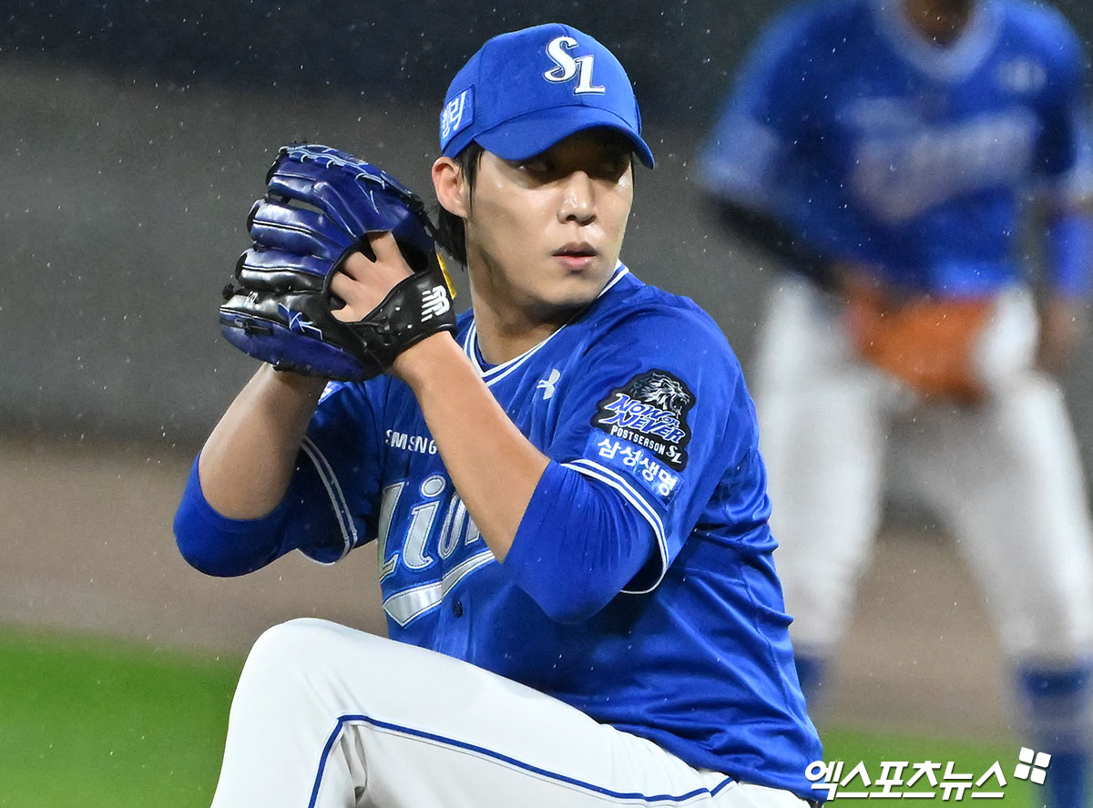 광주기아챔피언스필드에서 열린 '2024 신한 SOL Bank KBO 한국시리즈' 삼성 라이온즈와 KIA 타이거즈의 1차전 경기, 1회말 삼성 선발투수 원태인이 공을 힘차게 던지고 있다. 엑스포츠뉴스DB