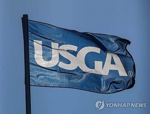 미국골프협회(USGA)와 미국여자프로골프(LPGA) 투어는 '남성 사춘기 이전에 성전환한 여성 중에 남성 호르몬 수치가 정한 수치보다 낮아야만 USGA와 LPGA 투어가 주관하는 대회에 출전할 수 있다는 규정을 도입해 2025년부터 시행한다'고 5일 밝혔다. 취미로 하는 골프는 해당하지 않지만 LPGA 2부인 엡손투어와 LPGA 투어와 제휴한 유러피언여자프로골프(LET)도 이 규정을 적용하기로 했다. 연합뉴스