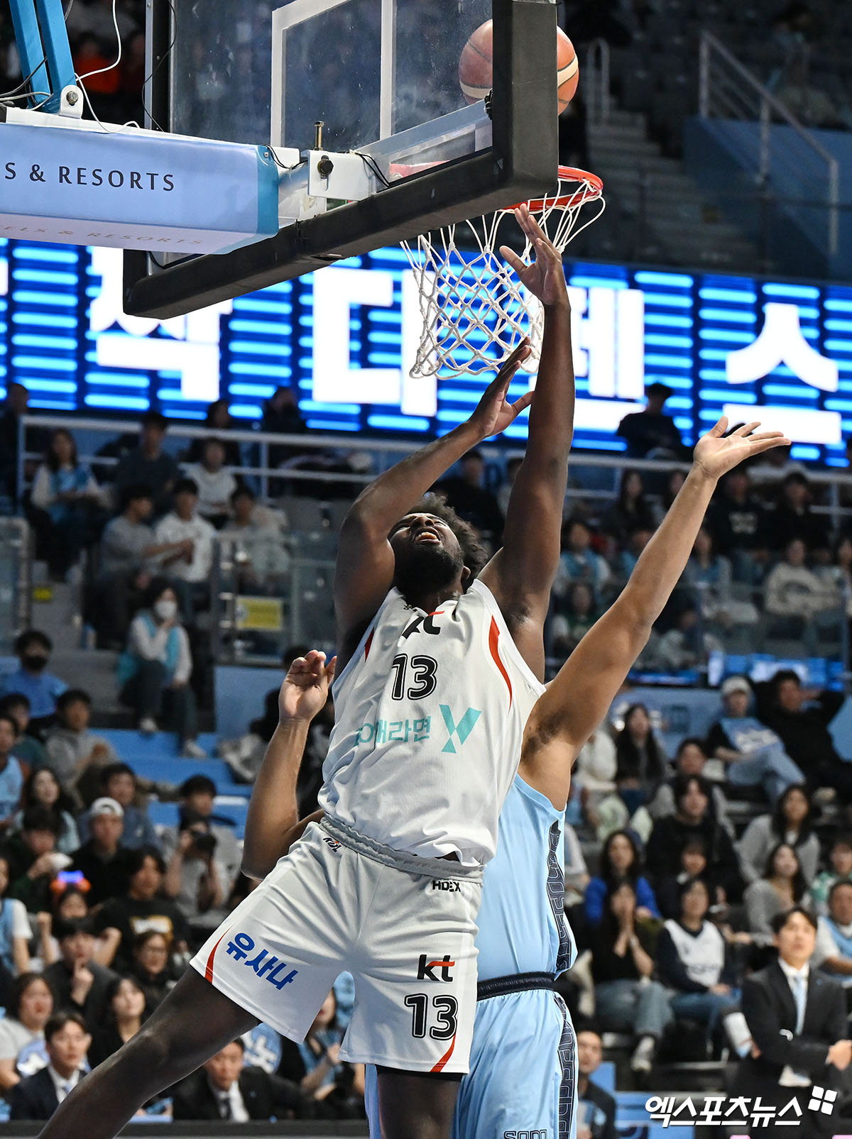 KT 포워드 해먼즈는 6일 고양체육관에서 열린 '2024~2025시즌 KCC 프로농구' 2라운드 소노전에 출전했다. 3쿼터 양 팀 최다 10득점을 올려 공격에 활력을 불어넣었다. 고양, 김한준 기자