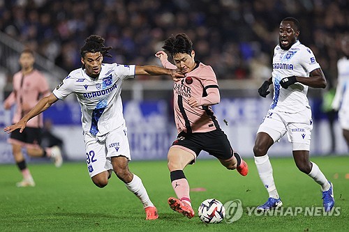 이강인이 한 경기에서 결정적 패스를 4개나 기록하며 파리 생제르맹(PSG)에서 최고의 활약을 펼친 선수로 선정됐다. 레퀴프는 '오른쪽 공격수로 나선 이강인은 가장 영감을 받았던 PSG 선수였다. 이강인에게서 위협적인 장면이 가장 자주 만들어졌다. 곤살루 하무스의 머리에 좋은 크로스를 올렸고, 흥미로운 크로스도 기록했다. 측면 먼 곳에서 좋은 슈팅도 때렸다'며 가장 높은 평점 6점을 줬다. 연합뉴스