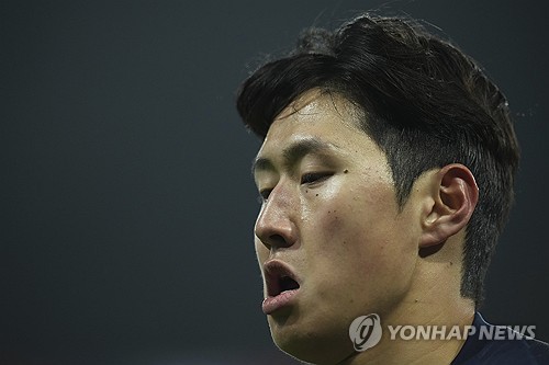 이강인이 한 경기에서 결정적 패스를 4개나 기록하며 파리 생제르맹(PSG)에서 최고의 활약을 펼친 선수로 선정됐다. 레퀴프는 '오른쪽 공격수로 나선 이강인은 가장 영감을 받았던 PSG 선수였다. 이강인에게서 위협적인 장면이 가장 자주 만들어졌다. 곤살루 하무스의 머리에 좋은 크로스를 올렸고, 흥미로운 크로스도 기록했다. 측면 먼 곳에서 좋은 슈팅도 때렸다'며 가장 높은 평점 6점을 줬다. 연합뉴스