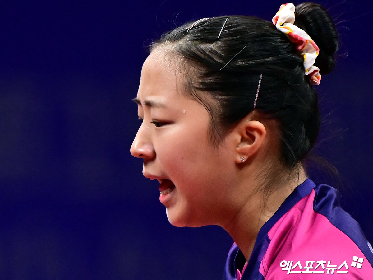 신유빈이 7일 중국 쓰촨성 청두에서 열린 2024 ITTF 혼성단체 월드컵 본선 2라운드 일본과의 경기에서 여자 단식과 복식 승리를 견인, 한국의 4강 진출을 이끌었다. 사진 엑스포츠뉴스 DB