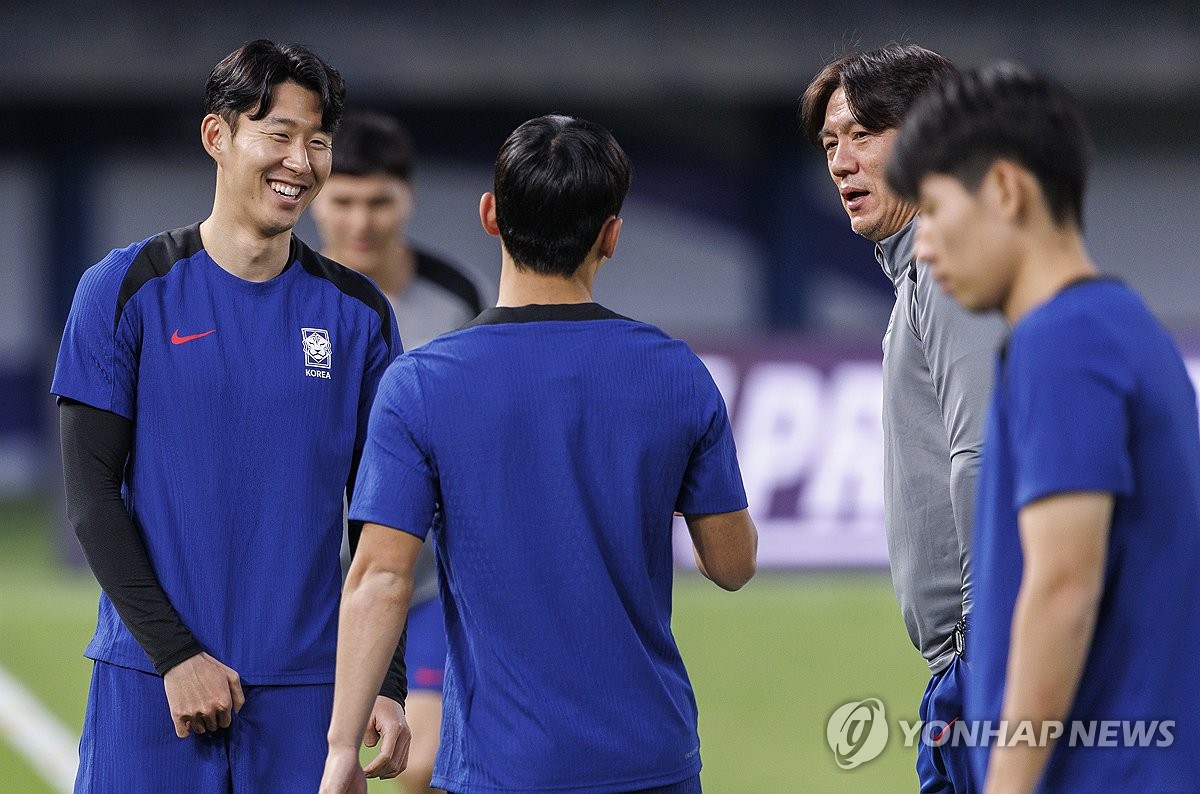 국가대표팀에 첫 발탁된 이후 날개를 폈다. 한국이 자랑하는 재능 이현주가 시즌 3호골을 터트리며 팀의 대역전승에 기여했다. 이현주의 소속팀 하노버96은 0-2로 끌려가던 상황에서 터진 이현주의 득점을 발판 삼아 3-2 대역전극을 만들어내면서 독일 2. 분데스리가(2부리그) 우승 경쟁을 이어갈 수 있게 됐다. 국가대표 소집 이후 소속팀으로 돌아간 이현주는 두 경기에서 연달아 골맛을 봤다. 사진 연합뉴스