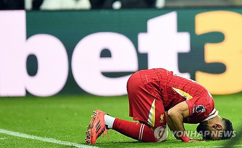 영국 매체 데일리 메일은 8일(한국시간) 리버풀이 모하메드 살라와 새 계약을 맺으면서 살라가 리버풀과 2027년까지 동행하기로 결정했다고 보도했다. 이집트 축구스타 살라는 2017년부터 리버풀에서 뛴 레전드이다. 리버풀 통산 370경기 226골 101도움을 올린 살라는 2025년 여름에 리버풀과의 계약이 만료될 예정이었으나 재계약 합의에 도달해 리버풀에 잔류할 것으로 예상된다. 연합뉴스