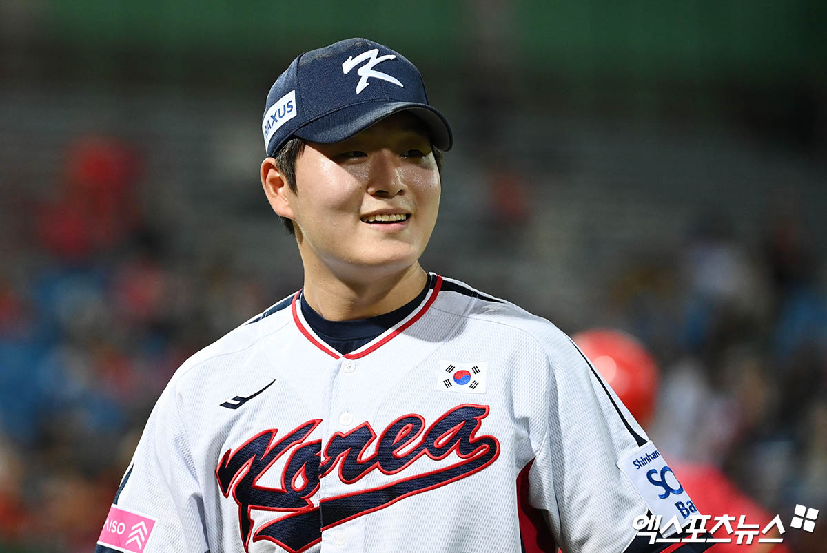 2024년 KBO 신인왕 수상으로 최고의 한 해를 보낸 두산 투수 김택연이 2025시즌 2년 차 징크스를 겪지 않기 위해 새로운 구종 연마에 도전할 계획이다. 엑스포츠뉴스 DB