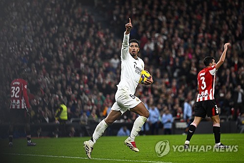 '축구의 신' 리오넬 메시가 2006년 이후 18년 만에 국제축구선수협회(FIFPro) 월드 베스트 11에서 탈락했다. 공격진에는 메시 대신 킬리안 음바페, 엘링 홀란, 비니시우스 주니오르 등 차세대 스타들이 자리를 차지했다. 한 시대가 저물고 새로운 시대가 시작한다는 의미다. 연합뉴스