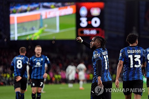 글로벌 스포츠 전문 매체 '야드바커'가 12일(한국시간) 토트넘이 손흥민의 장기적인 대체자로 아데몰라 루크먼(27)을 노리고 있다고 전했다. 연합뉴스