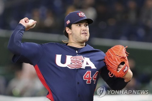 한화는 13일 새로운 외국인 투수 폰세를 영입하며 선발진 보강에 나섰다. 그는 최근까지 일본프로야구에서 활약하며 아시아야구를 경험했다는 강점이 있다. 연합뉴스 AP