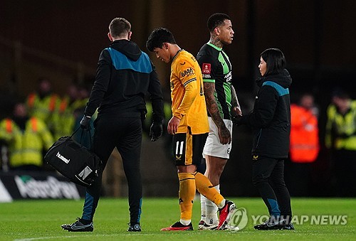 이적시장 전문 기자 파브리치오 로마노가 12일(한국시간) 자신의 사회관계망 서비스(SNS) X를 통해 황희찬이 2025년에 여러 구단들의 영입 명단에 올라 있다고 보도했다. 연합뉴스