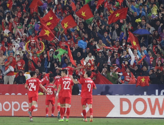 김상식 감독이 이끄는 베트남 축구 국가대표팀이 15일(한국시간) 베트남 비엣찌에 있는 푸토 스타디움에서 열린 인도네시아와의 2024 아세안축구연맹(AFF) 미쓰비시 전기컵 B조 3차전에서 1-0으로 승리했다. 베트남